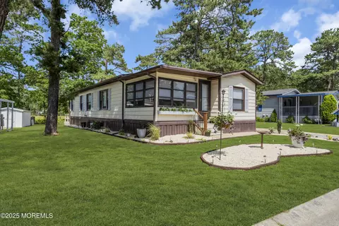 3 Casey Ct, Barnegat, NJ 08005