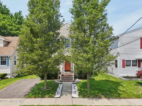 98 Washington St, Keyport, NJ 07735