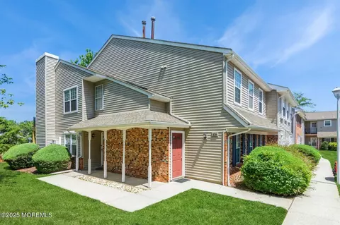 106 Neilly Ct #106, Old Bridge, NJ 08857