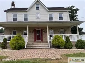 33 Tennent Ave, Englishtown, NJ 07726