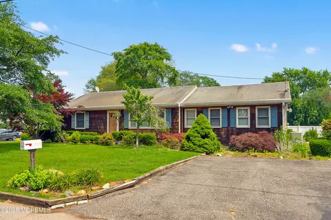 326 Oxford Ln, Point Pleasant, NJ 08742