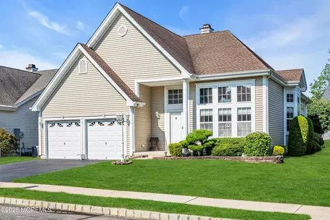 35 Lakeland Dr, Barnegat, NJ 08005