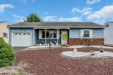 12 Jericho Rd, Toms River, NJ 08757