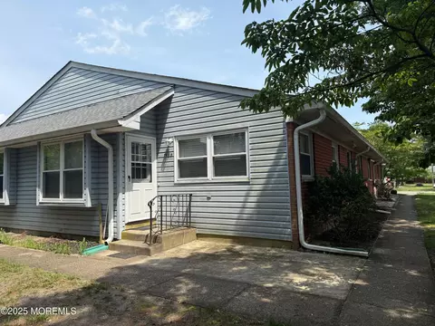 768 Hudson Pkwy # D, Whiting, NJ 08759