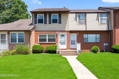 924 Kims Ct, Brick, NJ 08724