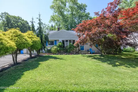 20 Miller Ave, Holmdel, NJ 07733