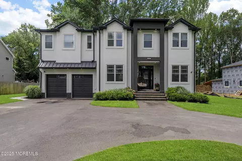 129 Magnolia Ln, Middletown, NJ 07748