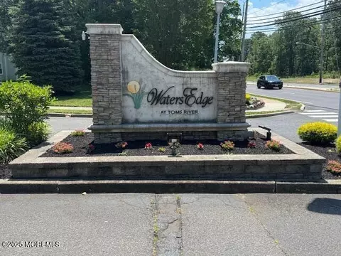 1916 Waters Edge Dr, Toms River, NJ 08753