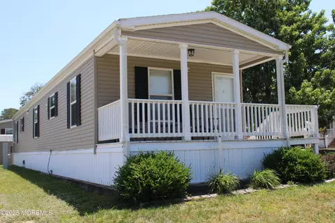 147 Woodchuck Pkwy, Whiting, NJ 08759