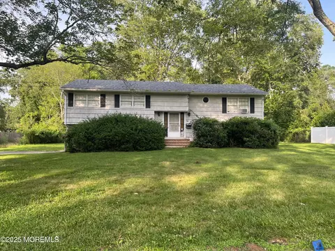 118 Jumping Brook Rd, Lincroft, NJ 07738