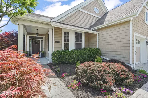40 Iselin Ln, Oceanport, NJ 07757