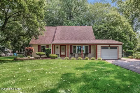 10 Patterson Ln, Manalapan, NJ 07726