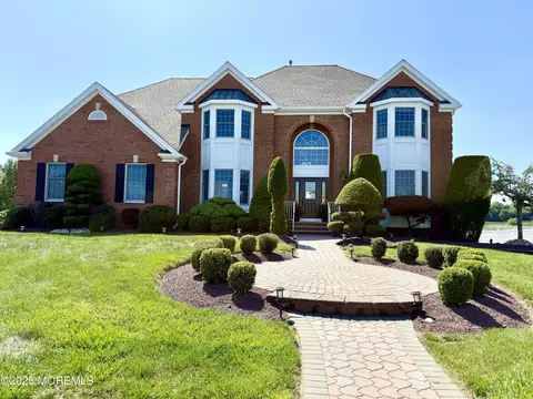140 Pin Oak Rd, Freehold, NJ 07728