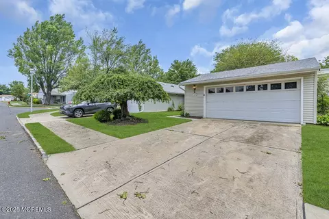 104 Chatham Dr #104B, Monroe, NJ 08831