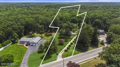 801 Harmony Rd, Jackson, NJ 08527