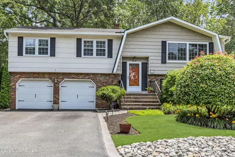 27 Greenhill Dr, Brick, NJ 08724