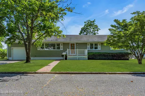 71 Lenox Ave, Oakhurst, NJ 07755