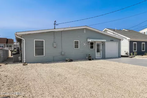 40 Beverly Ln, Beach Haven West, NJ 08050