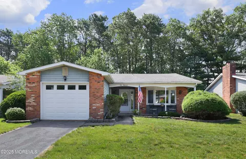 100 Courtshire Dr, Brick, NJ 08723