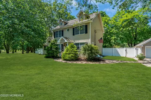 68 Frank Applegate Rd, Jackson, NJ 08527