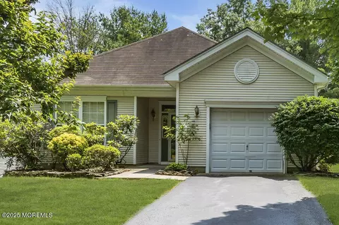 14 Spring Meadow Dr, Lakewood, NJ 08701