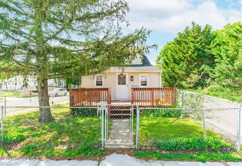 137 Seabreeze Way, Keansburg, NJ 07734