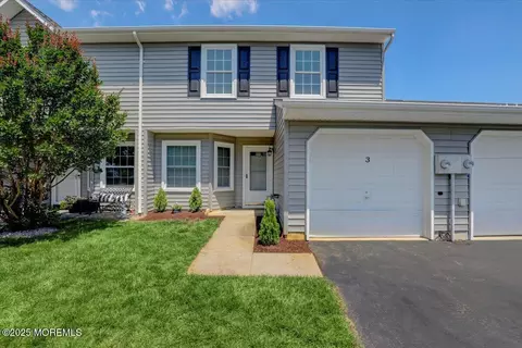 3 Sloop Sq, Freehold, NJ 07728