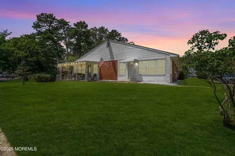197 Laurel Pl #A, Whiting, NJ 08759