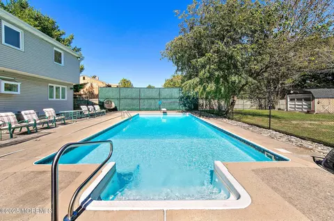1375 Red Oak Dr, Lakewood, NJ 08701