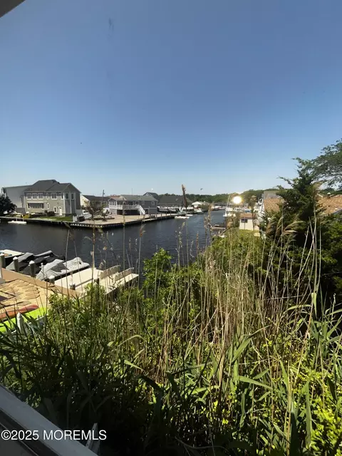 228 Cypress Dr, Bayville, NJ 08721