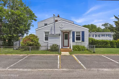 34 Belshaw Ave, Eatontown, NJ 07724
