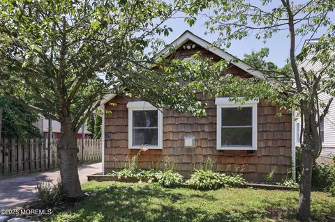 427 Cedar Ave, Leonardo, NJ 07737