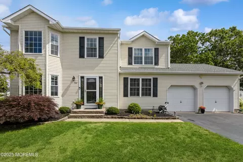 94 Georgetown Blvd, Barnegat, NJ 08005