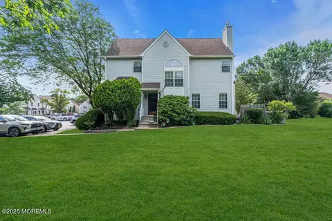 4409 Pepperidge Ct, Freehold, NJ 07728