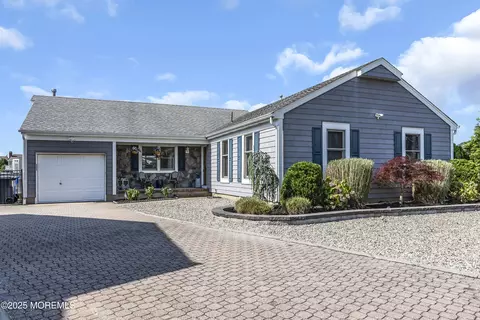 36 Freeman Ct, Toms River, NJ 08753