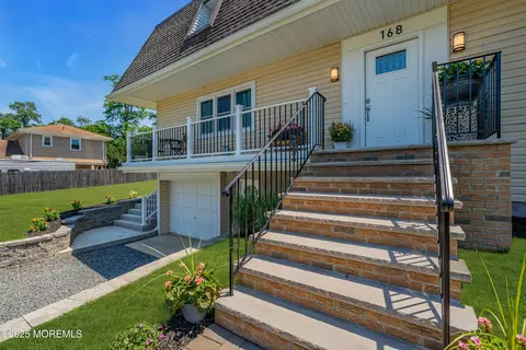 168 Leonardville Rd, Belford, NJ 07718