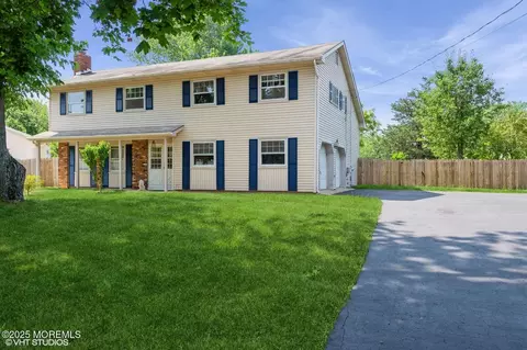 381 Hilltop Rd, Toms River, NJ 08753
