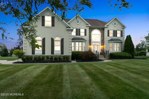 14 Kirsten Dr, Freehold, NJ 07728
