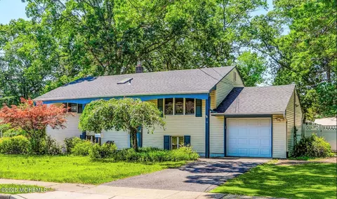 23 Princeton Dr, Howell, NJ 07731
