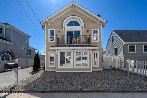 114 Lyndhurst Dr, Mantoloking, NJ 08738