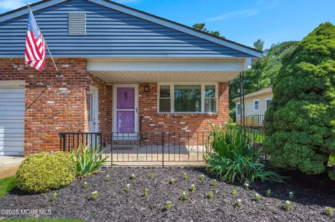 71 Troumaka St, Toms River, NJ 08757
