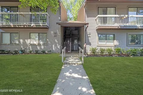 25 Claremont Ct, Red Bank, NJ 07701