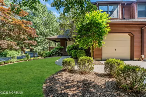 76 Pape Dr, Atlantic Highlands, NJ 07716