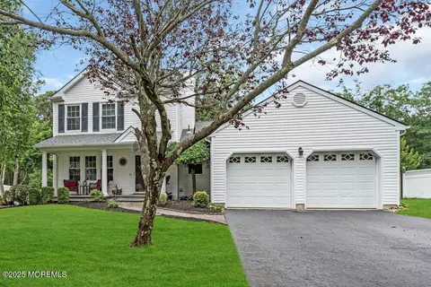 1304 Beauchamps Pl, Toms River, NJ 08753