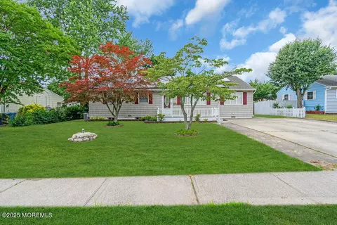 226 Carol Dr, Toms River, NJ 08753
