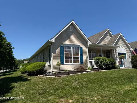 21 Foxwood Rd, Lakewood, NJ 08701