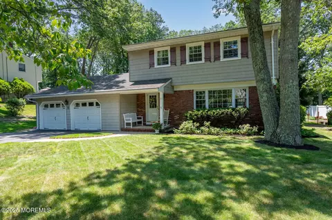 11 Woodmere Dr, Eatontown, NJ 07724