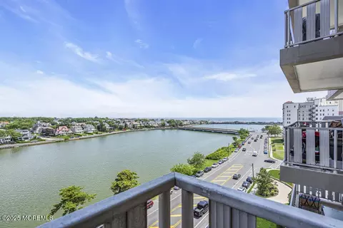 510 Deal Lake Dr #8F, Asbury Park, NJ 07712