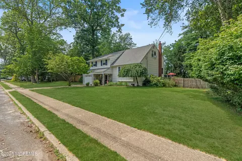 15 Teabury Ln, Oakhurst, NJ 07755