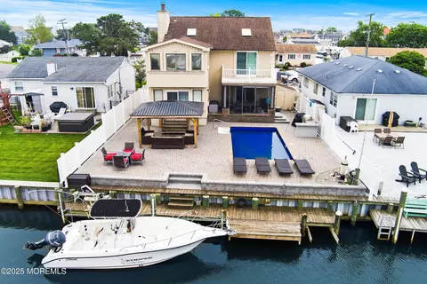 6 Jamaica Ave, Toms River, NJ 08753
